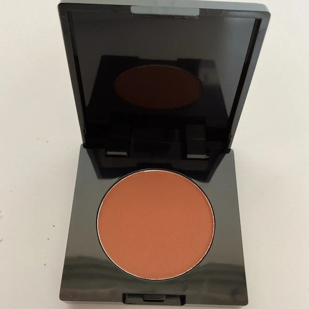 K Voss Bronze Beauty Powder Bronzer in Harlem. NWT